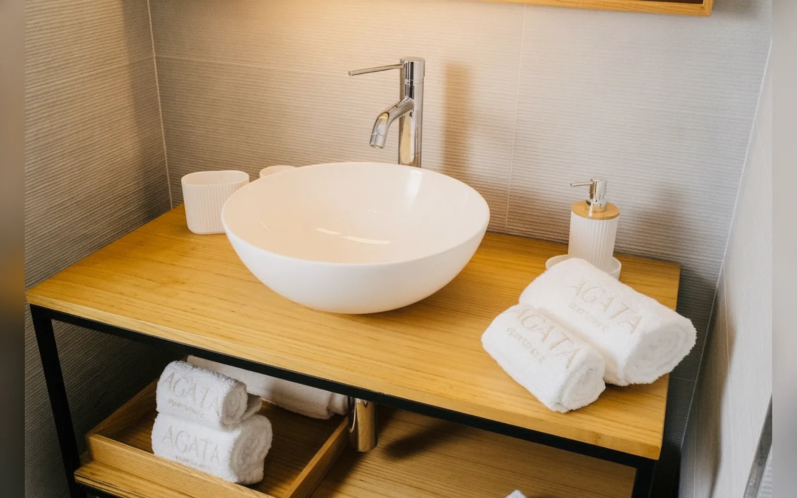 Camera con bagno privato — Agata Apartment, Polignano a Mare (foto 27)